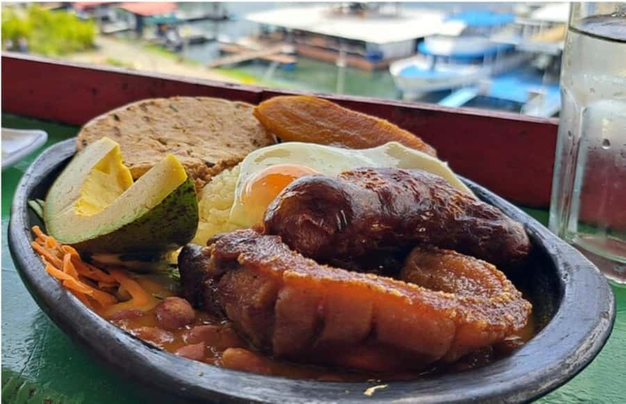 Medellín: Guatapé Private Tour with Helicopter & Boat Ride - What the guide quality means for your day