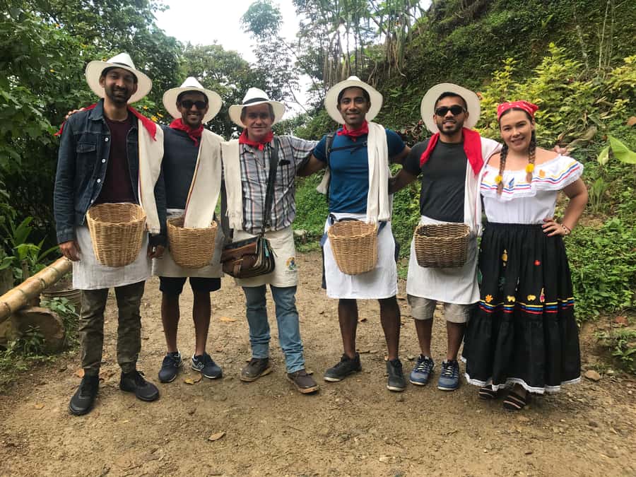 Medellín: Guatape Village with Coffee and Fruit Tasting Tour - The 649-step climb up Peñol Rock