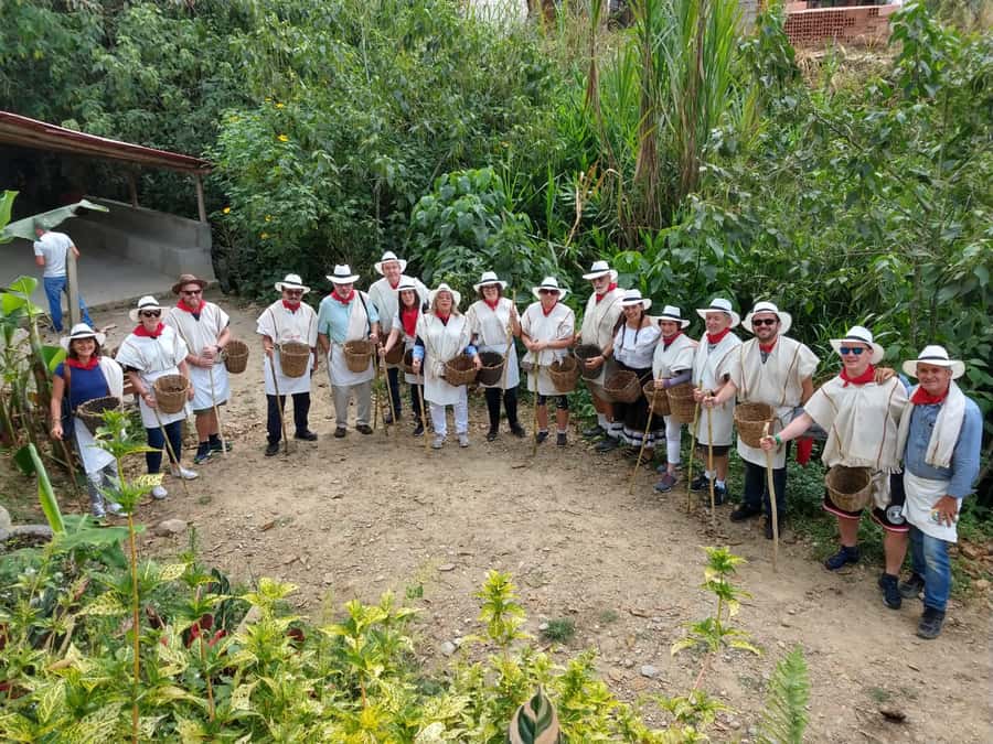 Medellín: Guatape Village with Coffee and Fruit Tasting Tour - Two hours in colorful Guatapé