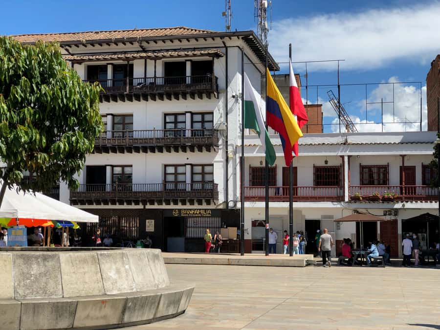 Medellín: Half-Day Private Colonial Towns Tour - Guides Carlos and Jaime set the tone