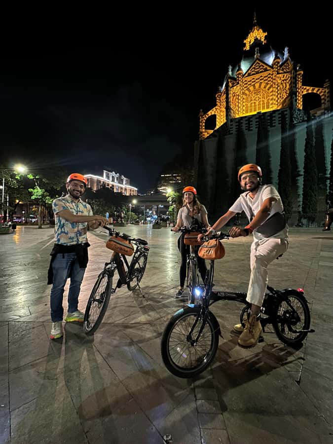 Medellín: History & Local Life Essentials Tour on an E-Bike - Riding through El Centro to Plaza Botero