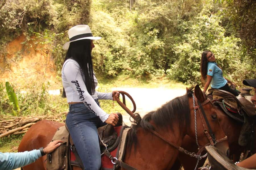 Medellin: Horseback Riding in the Medellin Mountains - Farm stops, snacks, and local hospitality