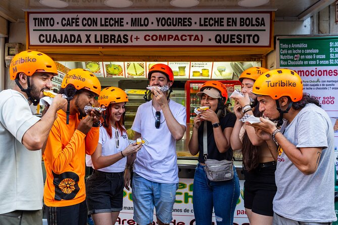 Medellín: Local neighborhoods and included food on e-bike - Laureles and the story behind Segundo Parque