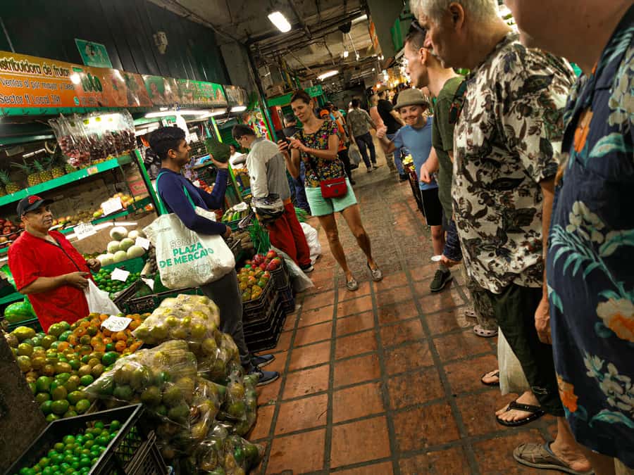 Medellín Multi-sensory Tour in the market, +15 Exotic Fruits - The second 30-minute stop: meeting the people behind the stalls