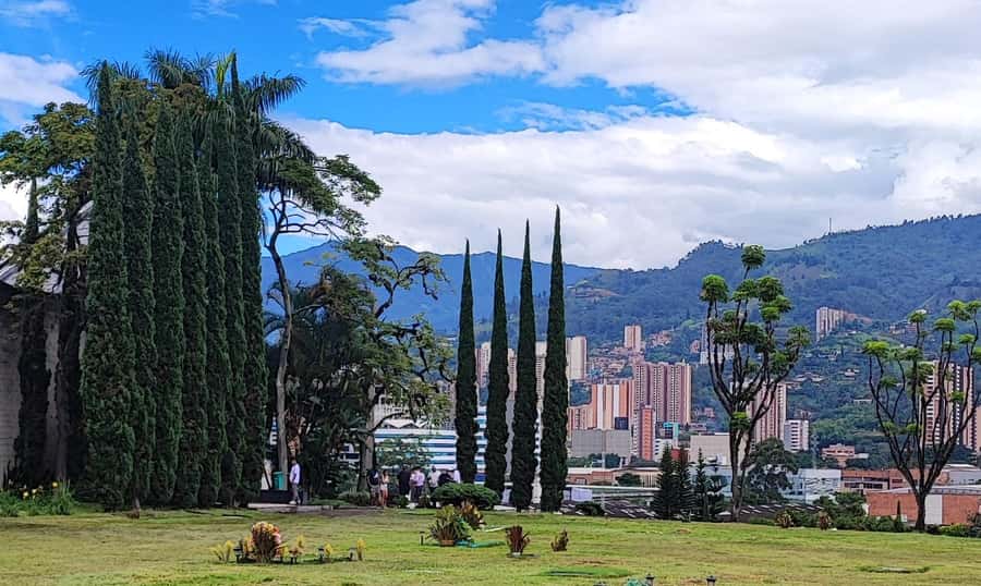 Medellín: Pablo Escobar Historical Tour Complete Experience - Is $180 good value?