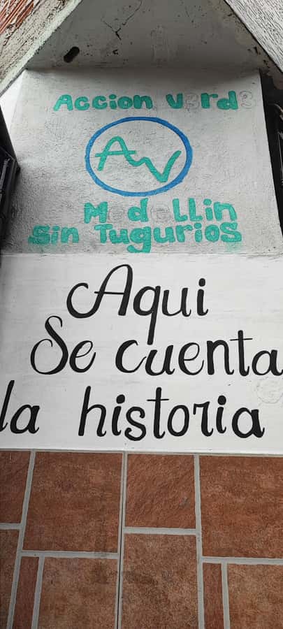 Medellín: Pablo Escobar Historical Tour Complete Experience - Montesacro Cemetery and the Escobar family story