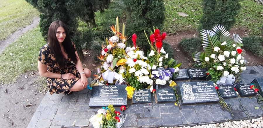Medellin: Pablo Escobar Tour by Ex-Cop - What the private format feels like