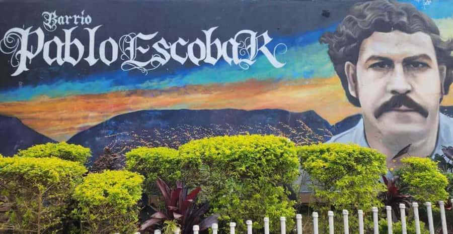 Medellín: Pablo Escobar Tour with beer included - Starting at Parque de El Poblado