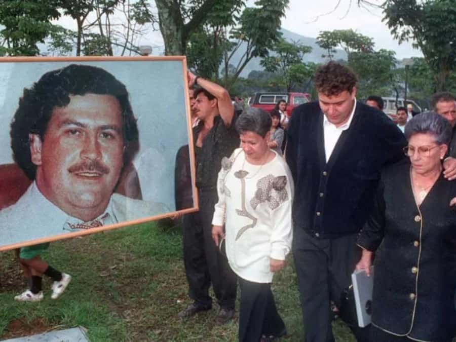 Medellín: Pablo Escobar Tour with beer included - How the four-hour timing works