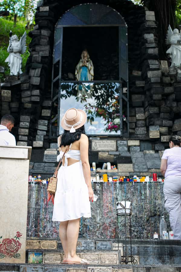 Medellín: Pablo Escobar Tour with Guide and Transportation - Montesacro Cemetery and the people behind the headlines