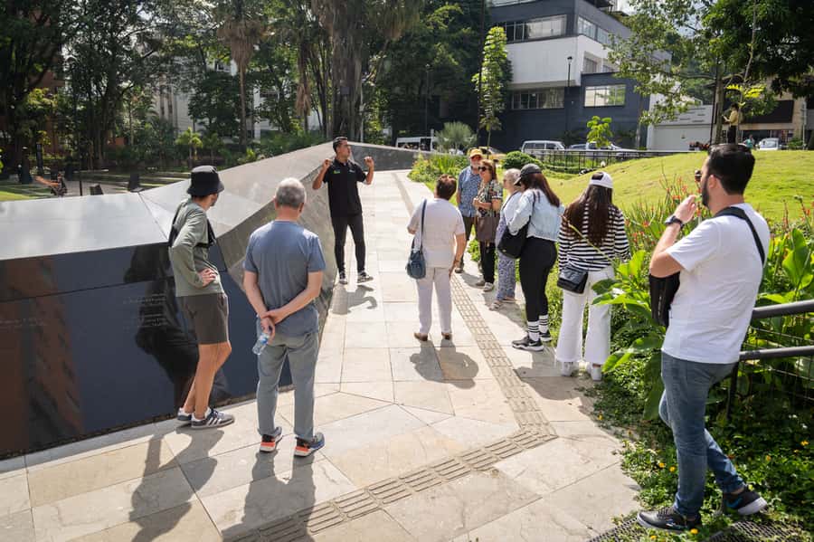 Medellín: Pablo Escobar Tour with Guide and Transportation - Starting in El Poblado at Punto de Encuentro