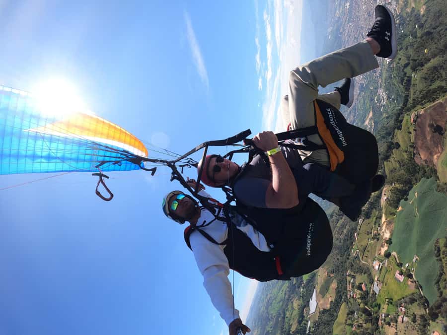 Medellin: Paragliding flight with GoPro photos and videos - The tandem flight and the GoPro camera