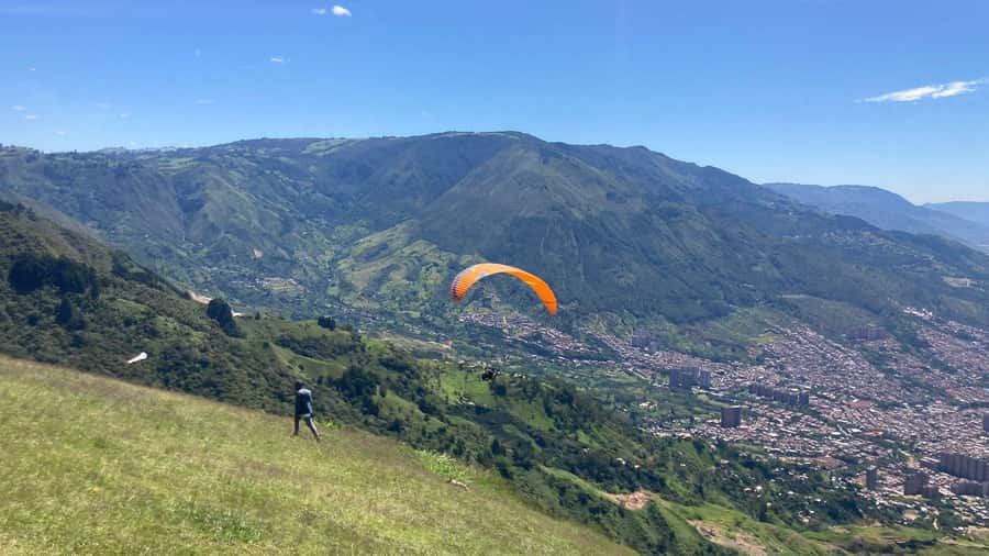 Medellín Paragliding - Go Pro Included - A thirty-minute break with coffee, beer, or a cocktail