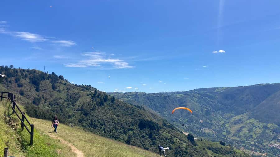 Medellín Paragliding - Go Pro Included - Safety, language, and practical limits