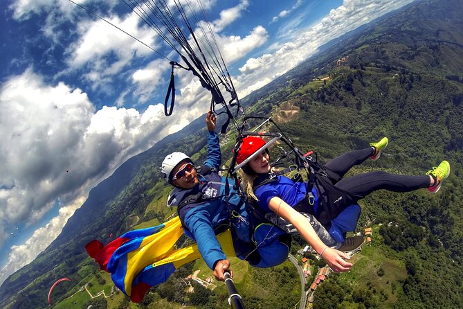 Medellín: Paragliding in the Colombian Andes - Reaching the viewpoint above Medellín