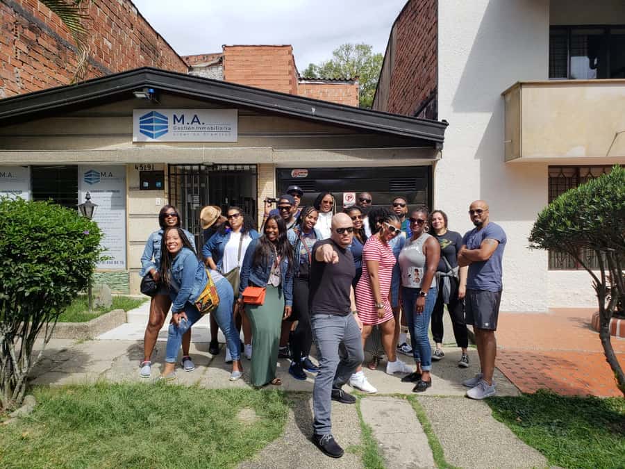 Medellin: Private 3-Hour Pablo Escobar Tour - Meeting your guide at 9:00 a.m. or 1:30 p.m.