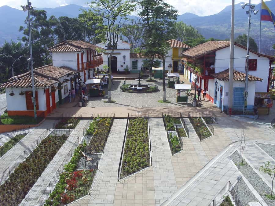 Medellin: Private City Tour - Pueblito Paisa and Medellín’s best broad views