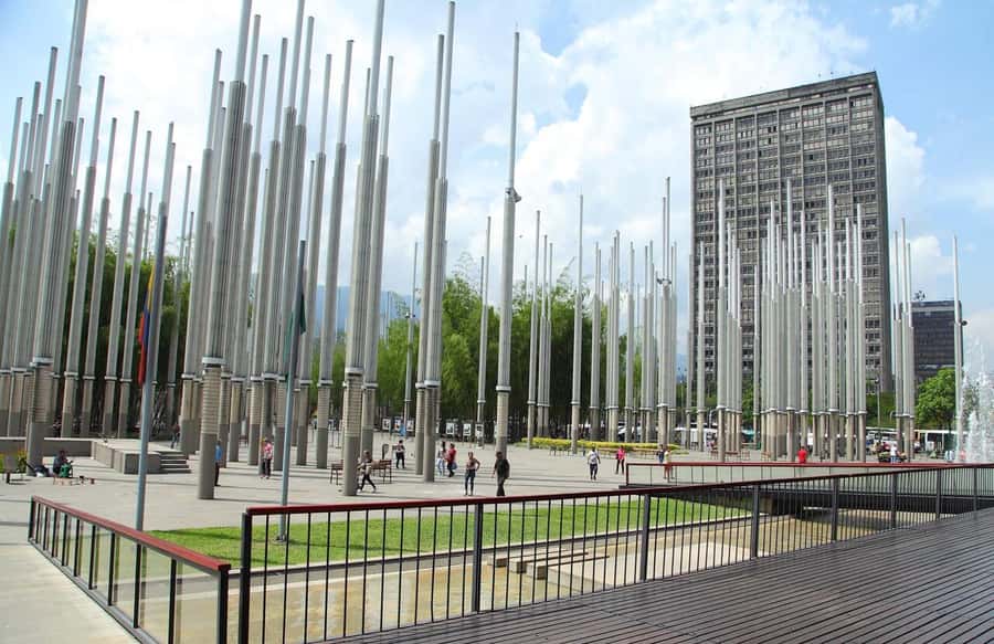 Medellín: Private City Tour and Comuna 13 Tour - Lights Park and the central city story