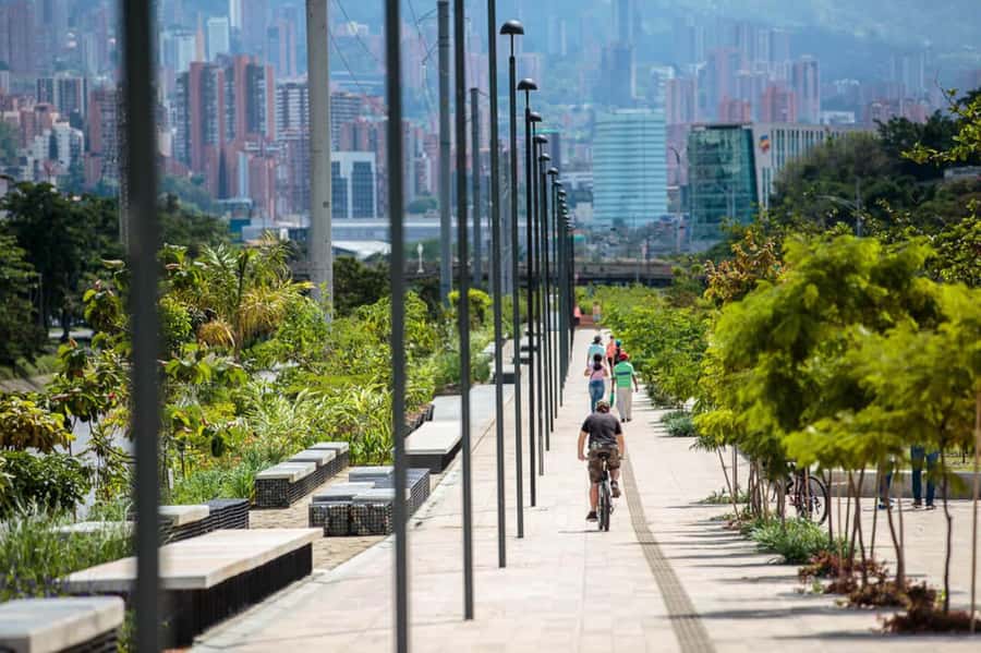 Medellín: Private City Tour and Comuna 13 Tour - Atanasio Girardot Stadium and Laureles