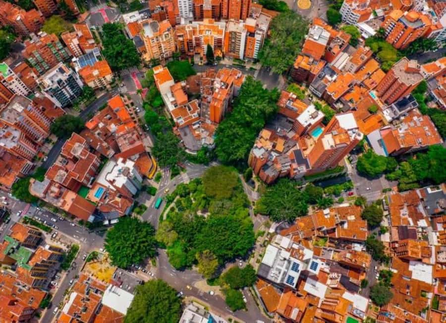 Medellín: Private City Tour and Comuna 13 Tour - Two hours in Comuna 13