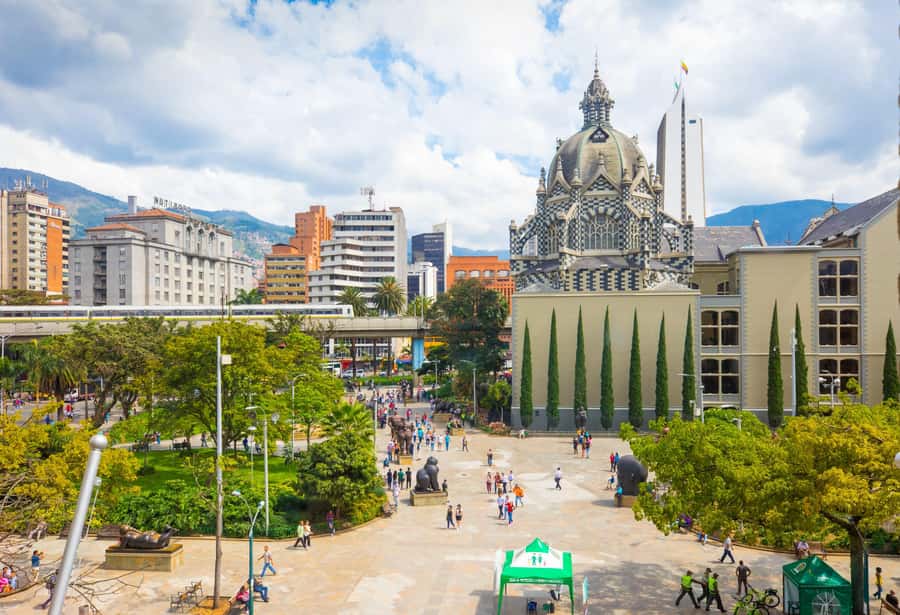 Medellín: Private City Tour with Metrocable and Comuna 13 - Key points at a glance