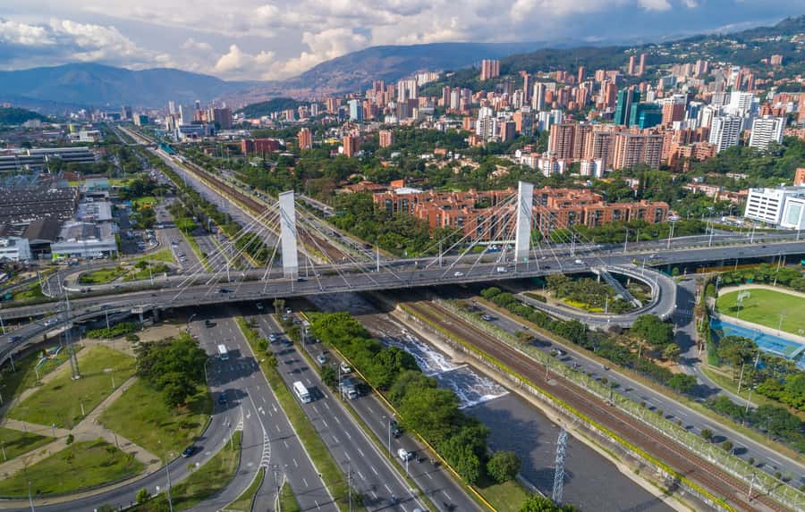 Medellín: Private City Tour with Metrocable and Comuna 13 - What the $76 price really buys you