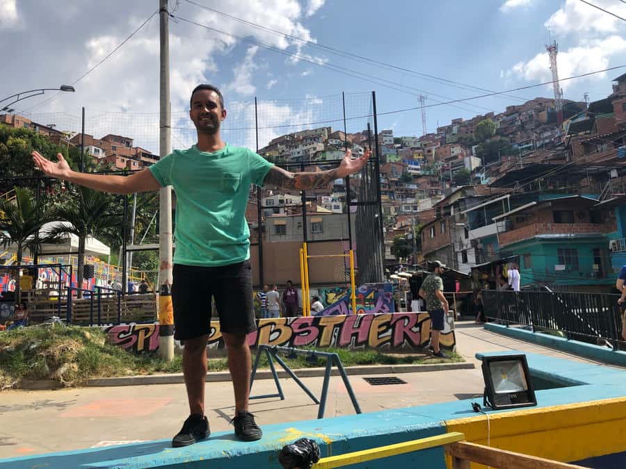 Medellín: Private Comuna 13 Street Art Tour - Comuna 13 explains change through art and people