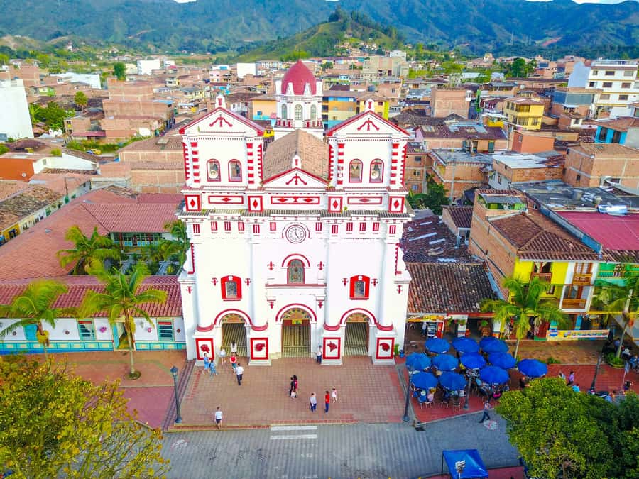 Medellín: Private Guatapé Tour w/ Breakfast, Lunch & Cruise - Key points at a glance