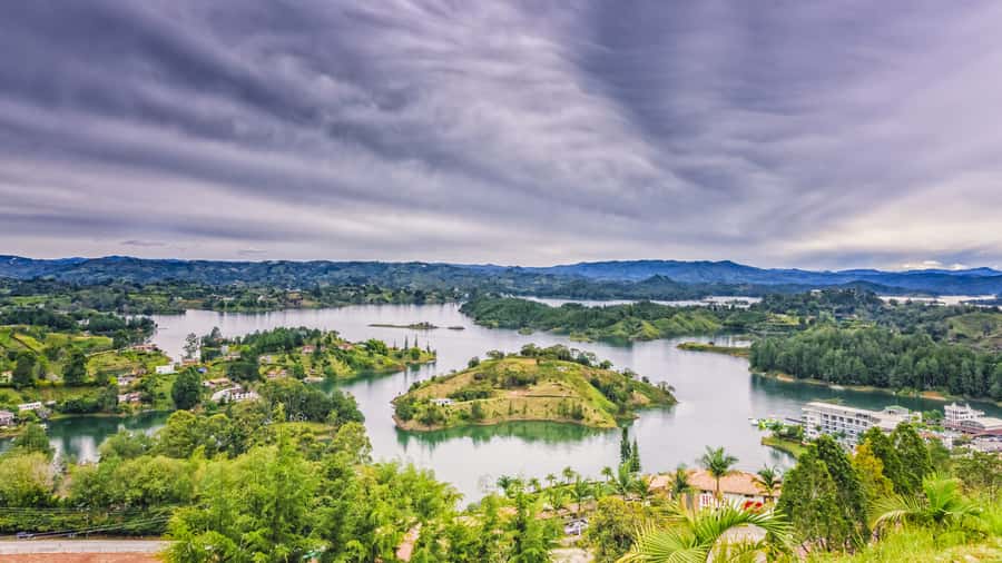 Medellín: Private Guatapé Tour w/ Breakfast, Lunch & Cruise - The 90-minute road from Medellín to eastern Antioquia
