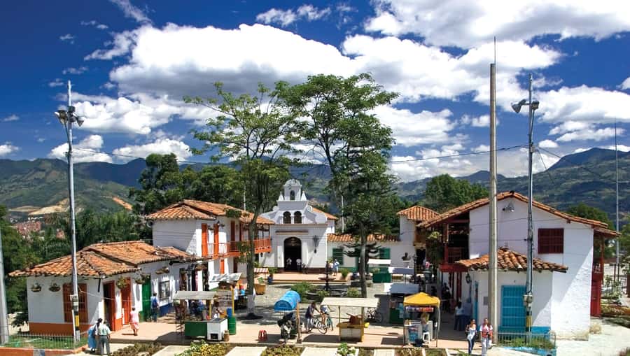 Medellín: Private Pablo Escobar and City Tour - What the six-hour route actually feels like