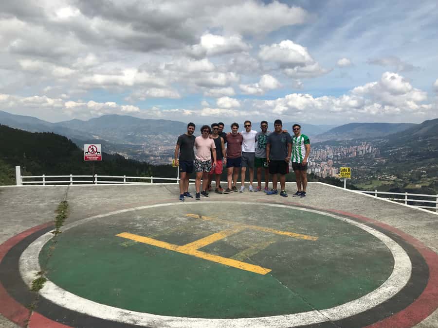 Medellín: Private Pablo Escobar Tour with Cable Car Ride - Riding the cable car from Juan XXIII station