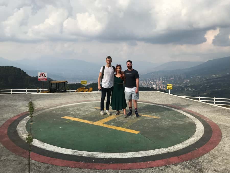 Medellín: Private Pablo Escobar Tour with Cable Car Ride - Guide quality is the main reason to choose this experience