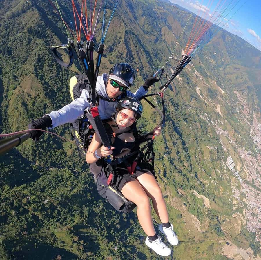 Medellín: Private Tour to Guatapé + Paragliding - Who should book this experience