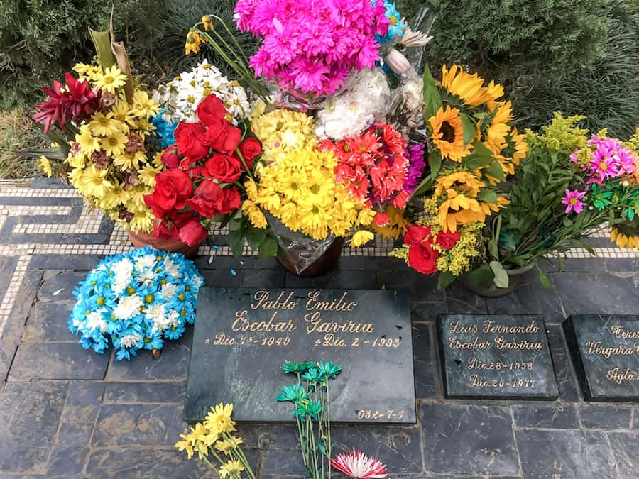 Medellín: The Real Pablo Escobar Tour - Montesacro Cemetery: A Quiet and Complicated Ending