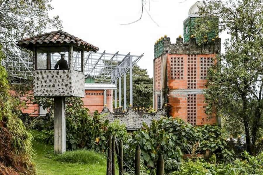 Medellín: The Real Pablo Escobar Tour - Inflexión Memorial Park: From Escobar’s Home to Public Memory