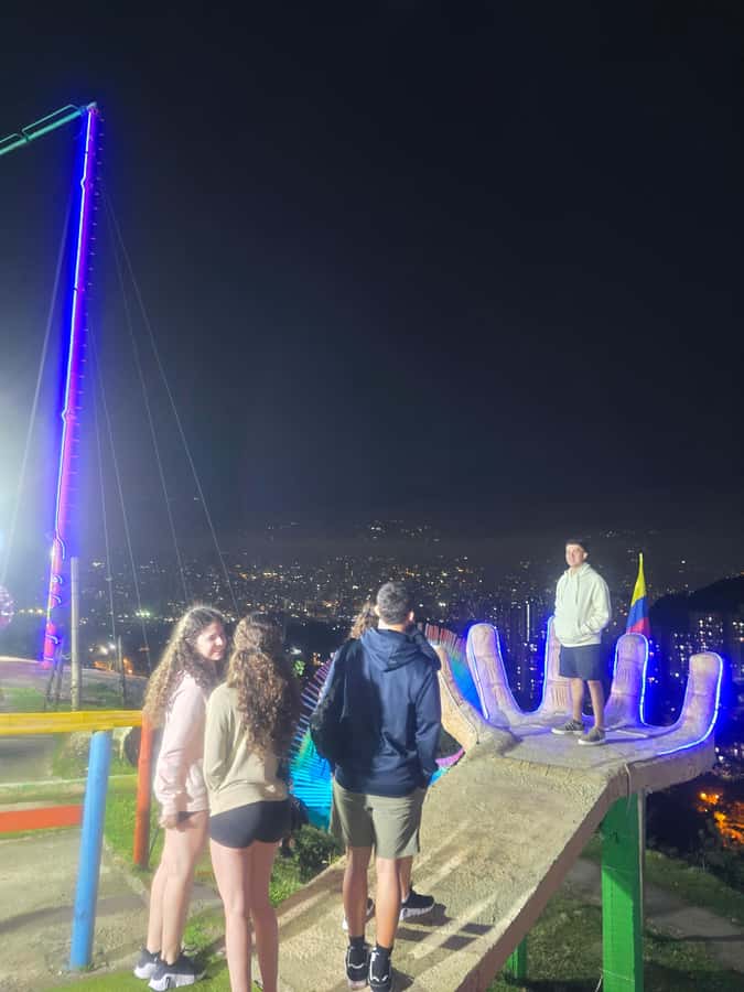 Medellin: Tour of viewpoints, selfie zone, adventure and dinner included. - The guide and private format add real value