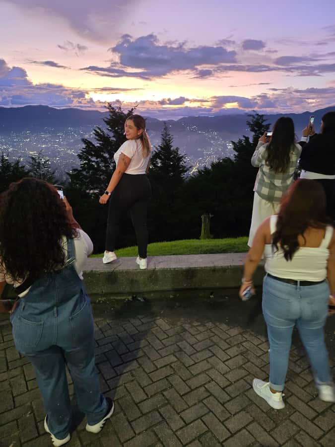 Medellin: Tour of viewpoints, selfie zone, adventure and dinner included. - What to wear and carry