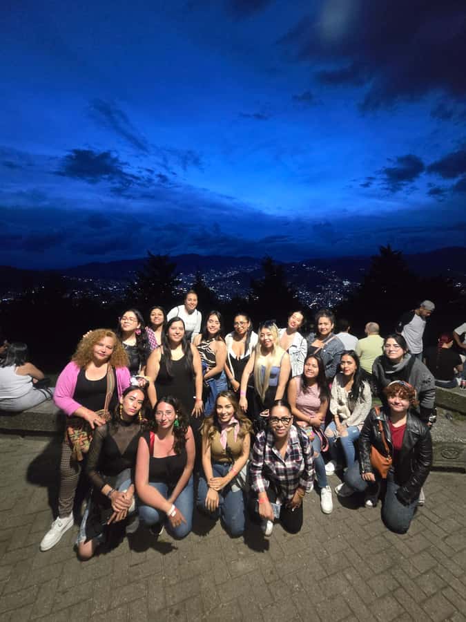 Medellin: Tour of viewpoints, selfie zone, adventure and dinner included. - Who will enjoy this most