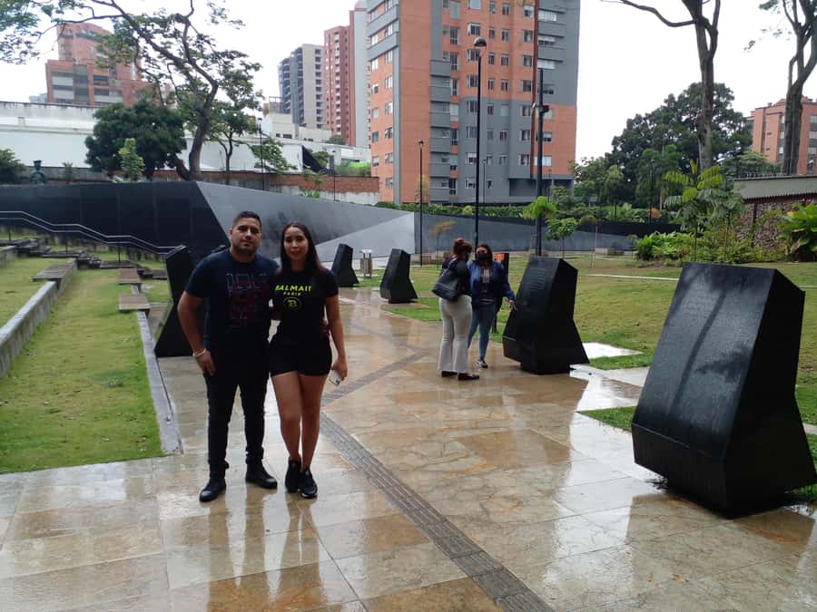 Medellin: Tour Pablo Escobar Privado Con Guia Local - Key points to know before you book