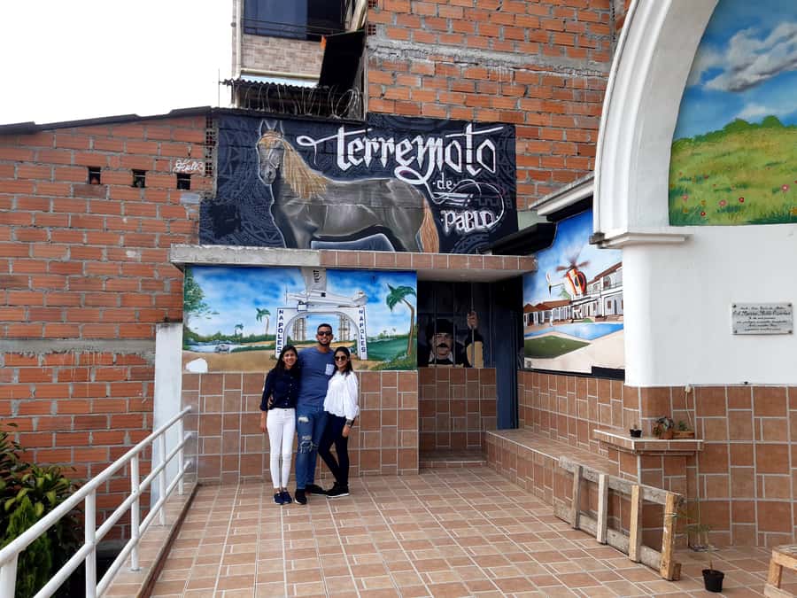 Medellin: Tour Pablo Escobar Privado Con Guia Local - Los Olivos and the house where Escobar was killed