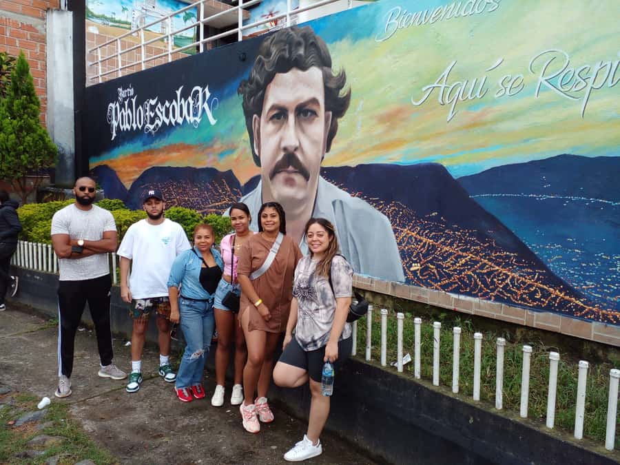 Medellin: Tour Pablo Escobar Privado Con Guia Local - Private transport makes the four hours easier