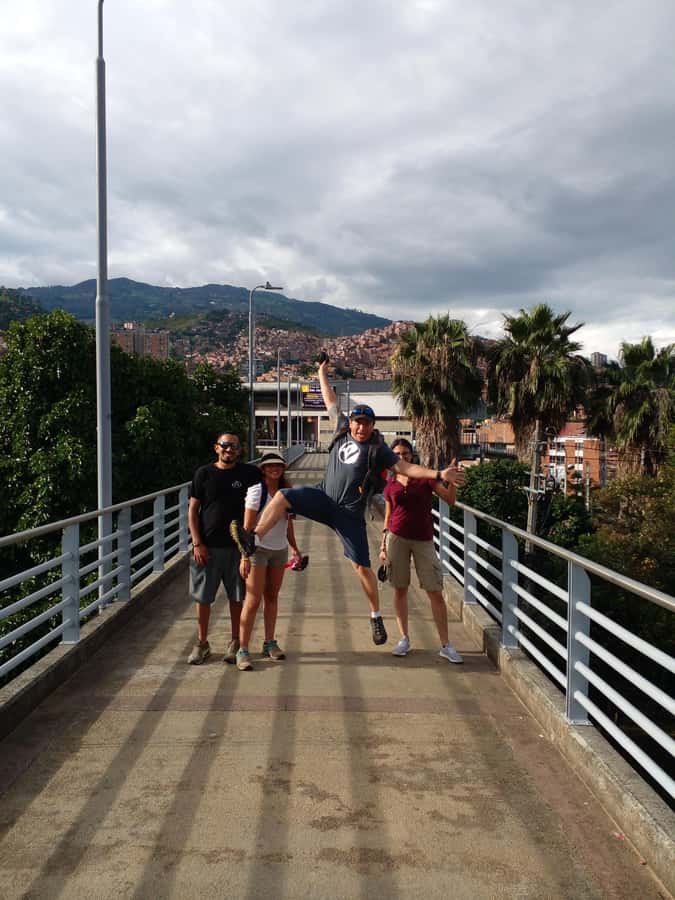 Medellin: Tour Pablo Escobar y Comuna 13 Privado - Key points at a glance