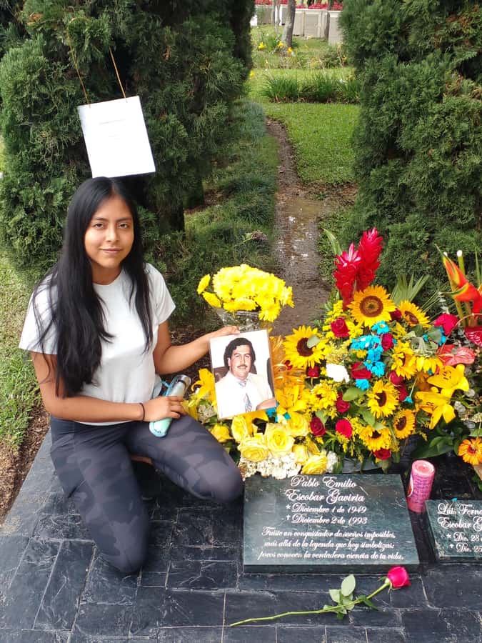 Medellin: Tour Pablo Escobar y Comuna 13 Privado - Los Olivos and the place where he was killed