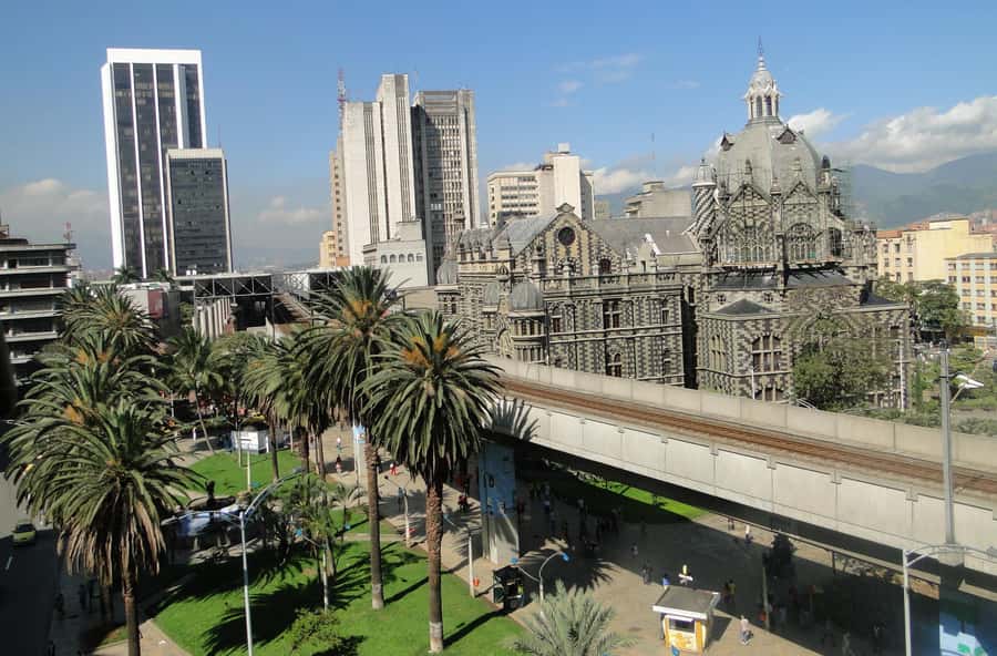 Medellín: Walking Tour with Cable Car and Botero Plaza - Why This Short Tour Works