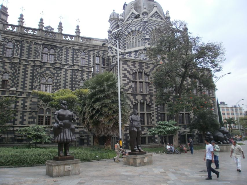 Medellín: Walking Tour with Cable Car and Botero Plaza - Who Will Get the Most From This Experience