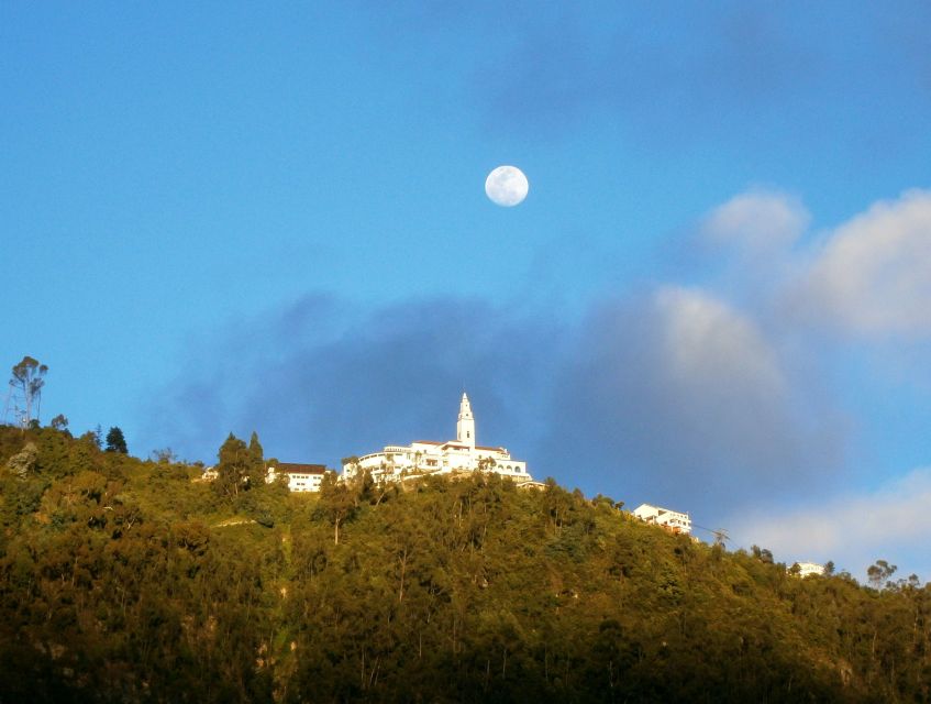 Monserrate Express tour 3 hrs - Canelazo and the taste of the Andes