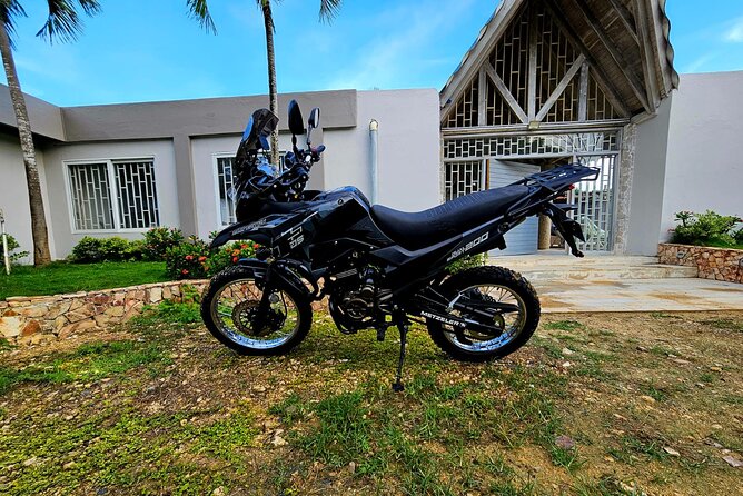 Motorcycle Adventure Tour to the Totumo Volcano and Galerazamba - Totumo Volcano and the mud bath