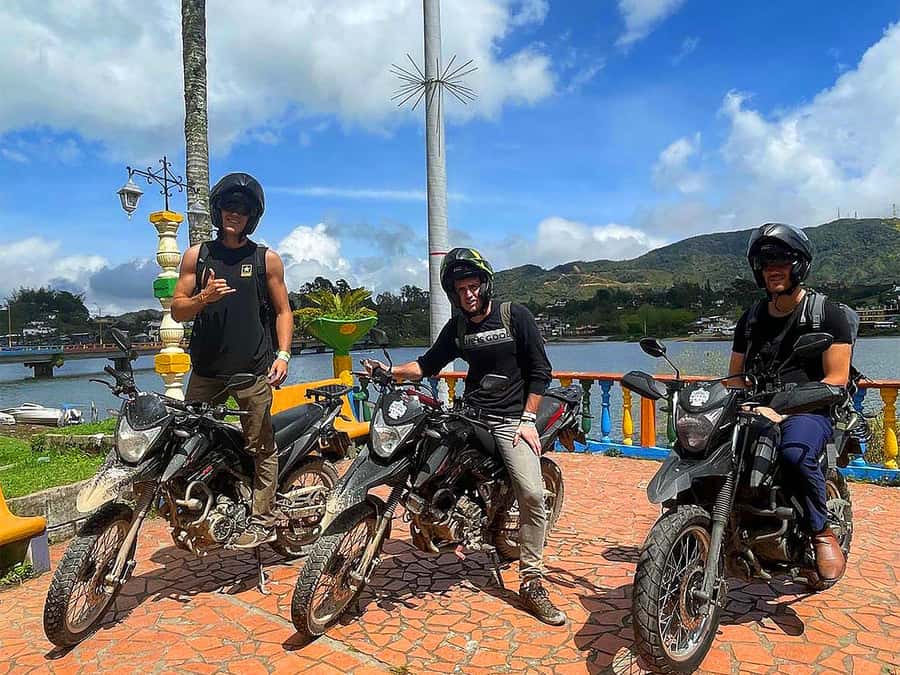 Motorcycle tour from Medellin to Guatape - Choosing between the 125cc scooter and the AKT TTR 200