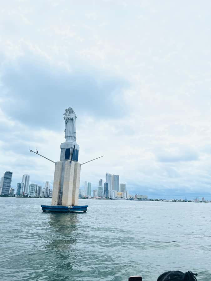 Nightlife: sunset boat party + tour of the old town - Two hours on the bay with sunset views and an open bar