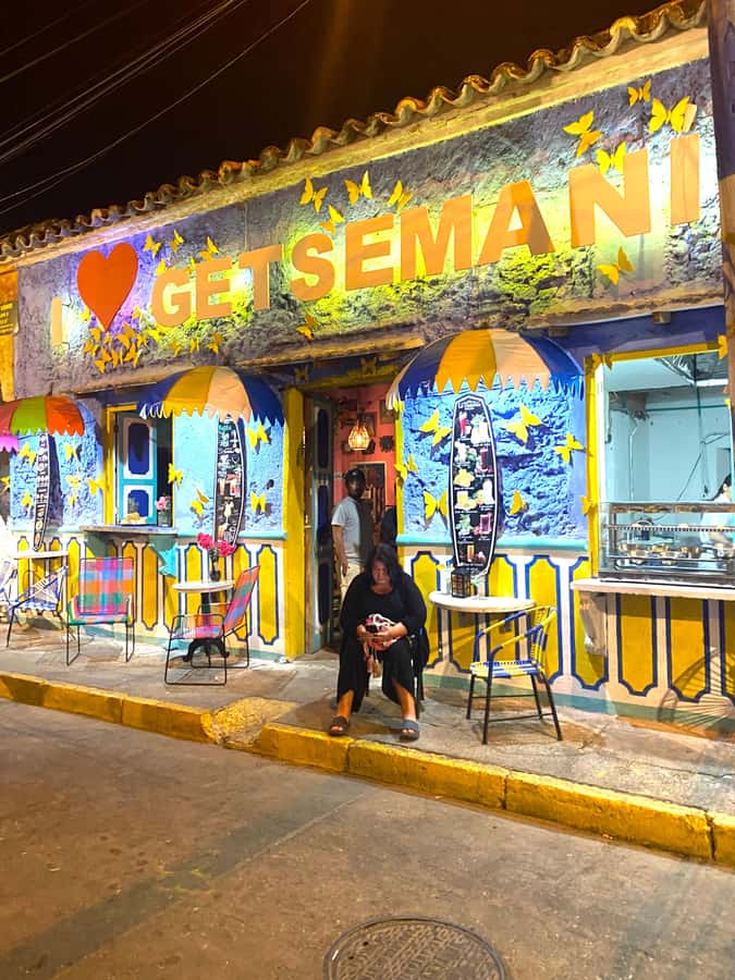 Nightlife: sunset boat party + tour of the old town - A typical Colombian meal near the old city